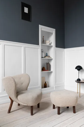 Little Petra VB1 armchair incl. pouffe ATD1 - Oiled walnut-Sheepskin honey - &Tradition