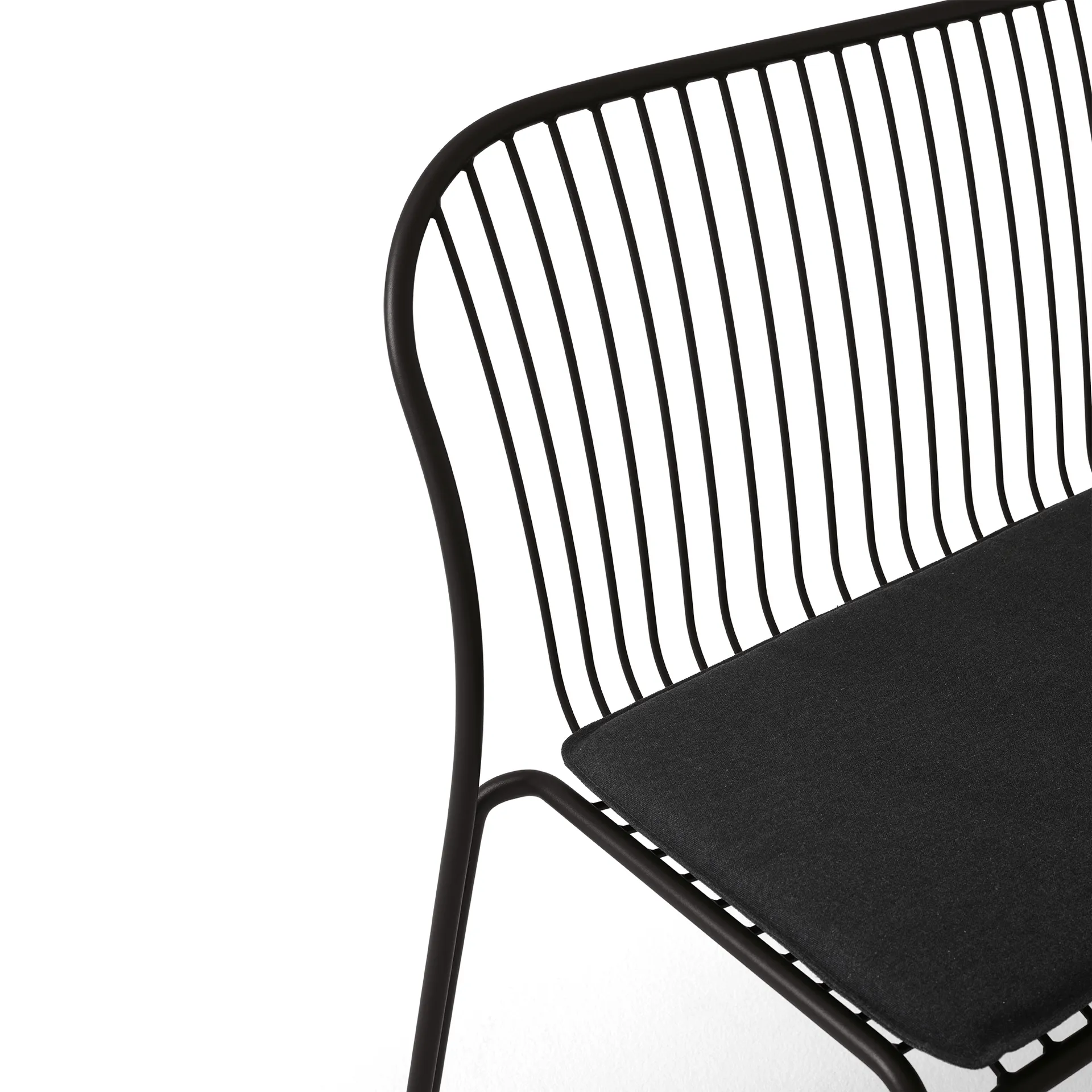 Thorvald SC111 bench, Warm black, 129 cm &Tradition