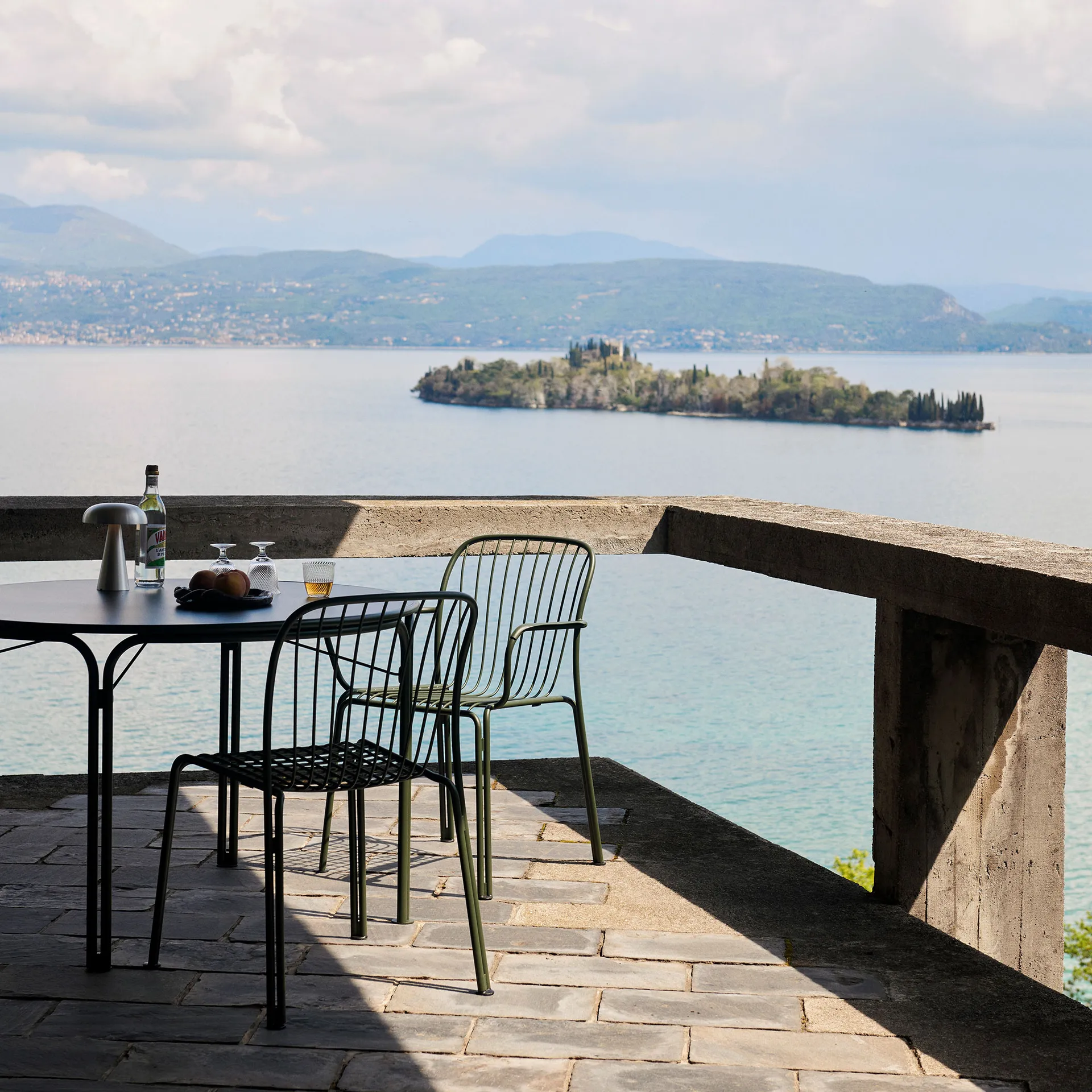 Thorvald SC98 dining table Ø115 cm, Bronze green &Tradition