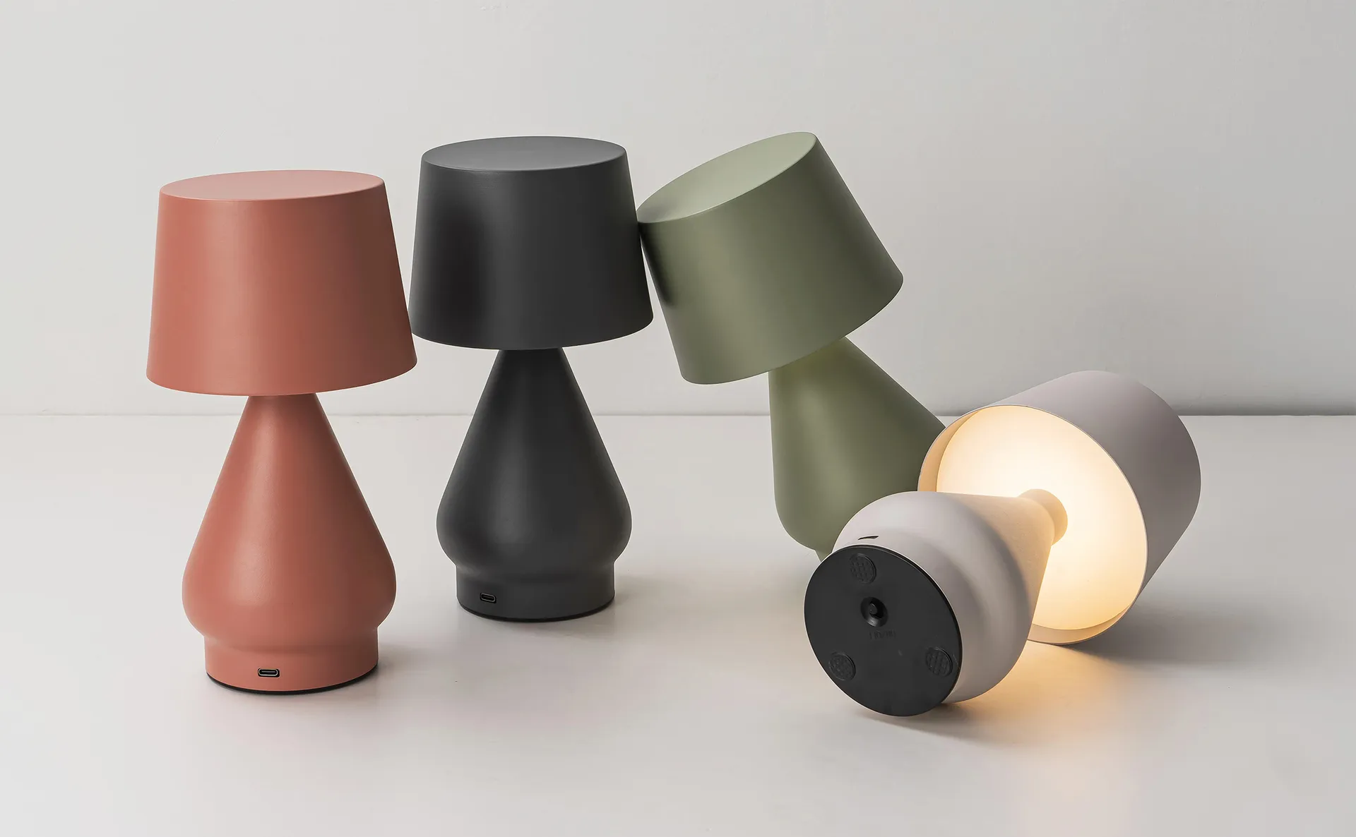 No cable portable table lamp, Graphite, Ø12.3x23.5 cm Unison