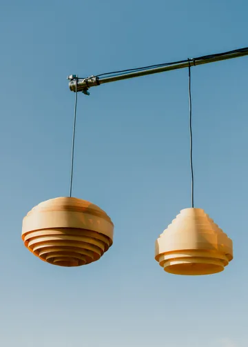 1001 Hans Pendant pendant - Matte oiled-wax pine, Ø38 cm - Vaarnii