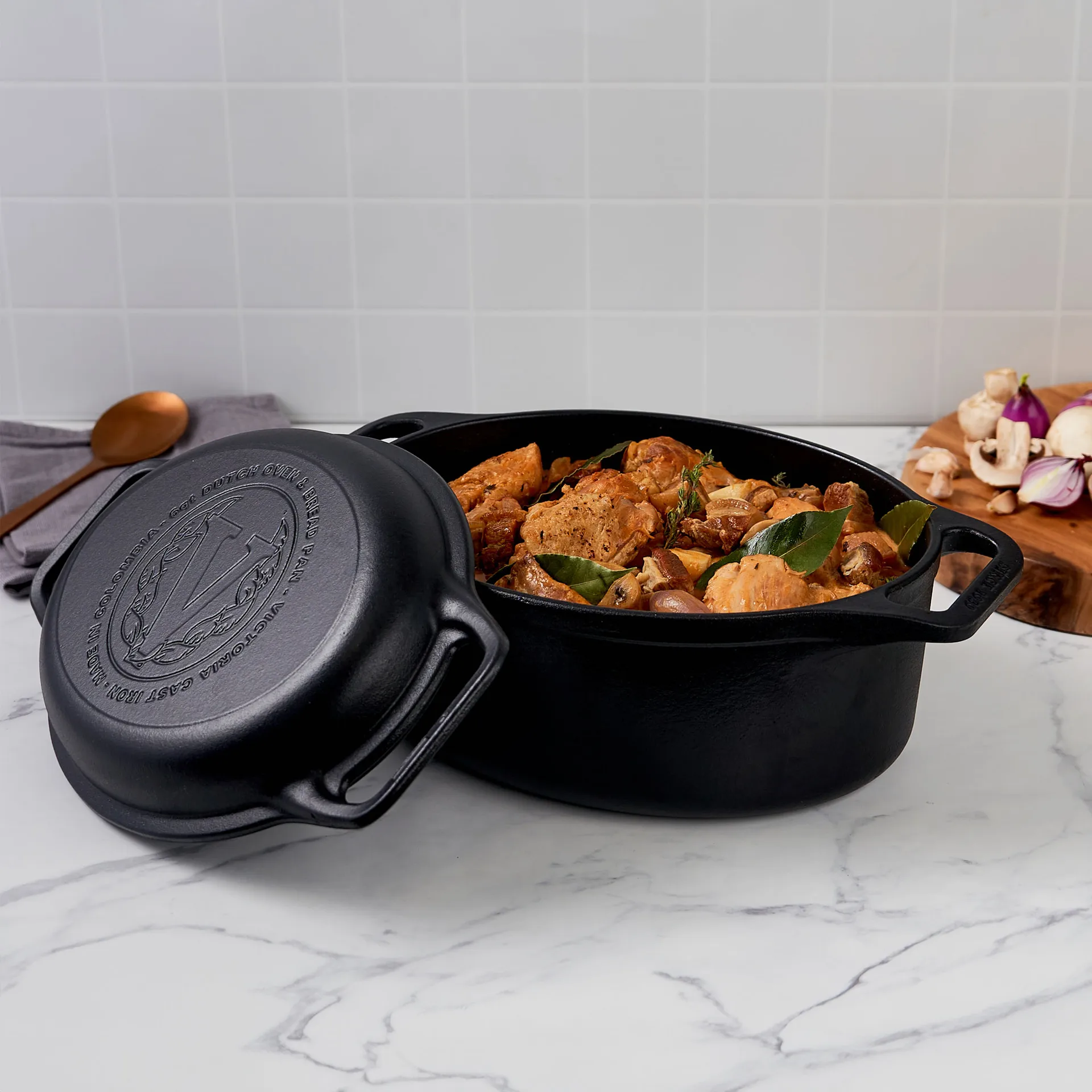Victoria pot and bread pan cast iron enameled, 2 pieces Victoria