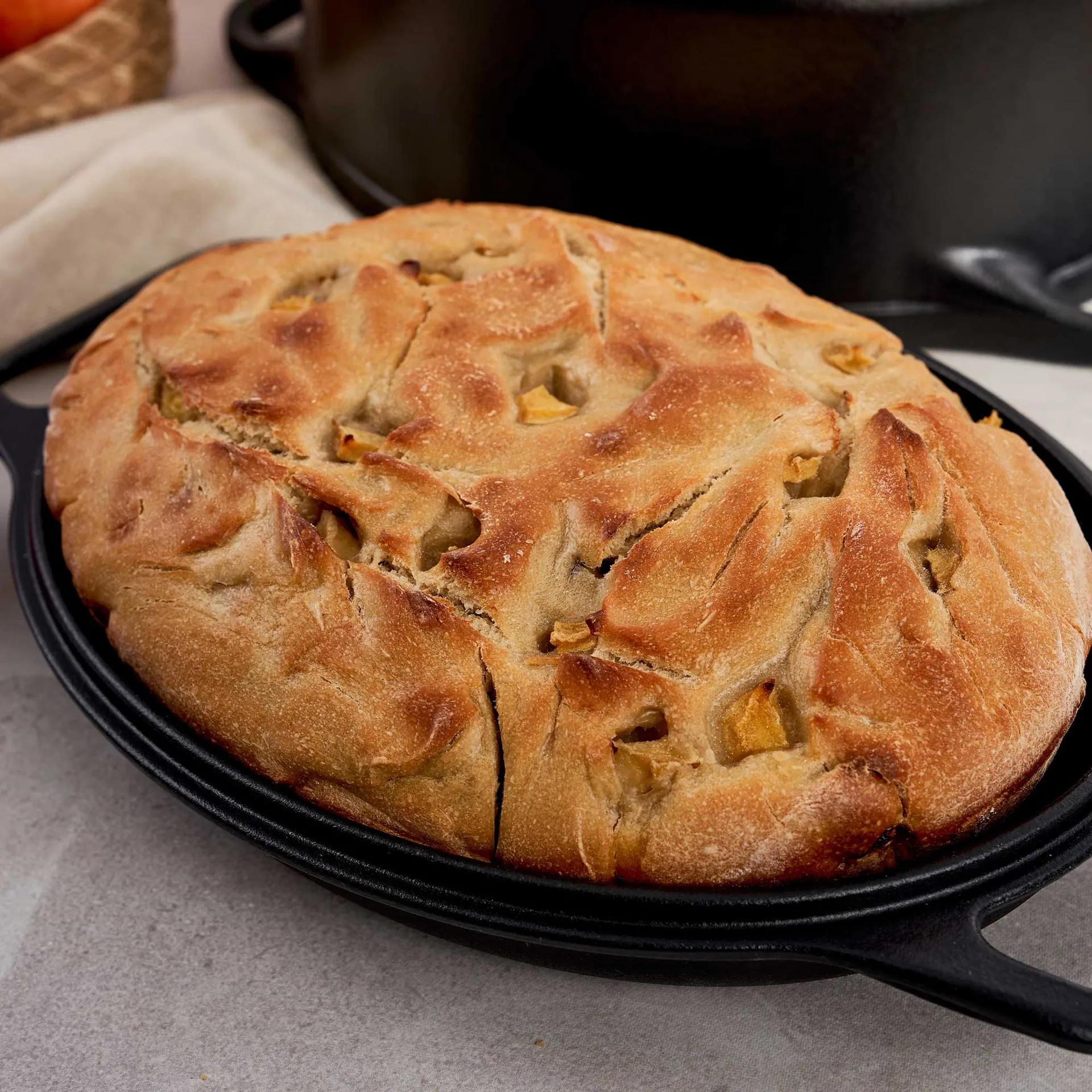Victoria pot and bread pan cast iron enameled, 2 pieces Victoria