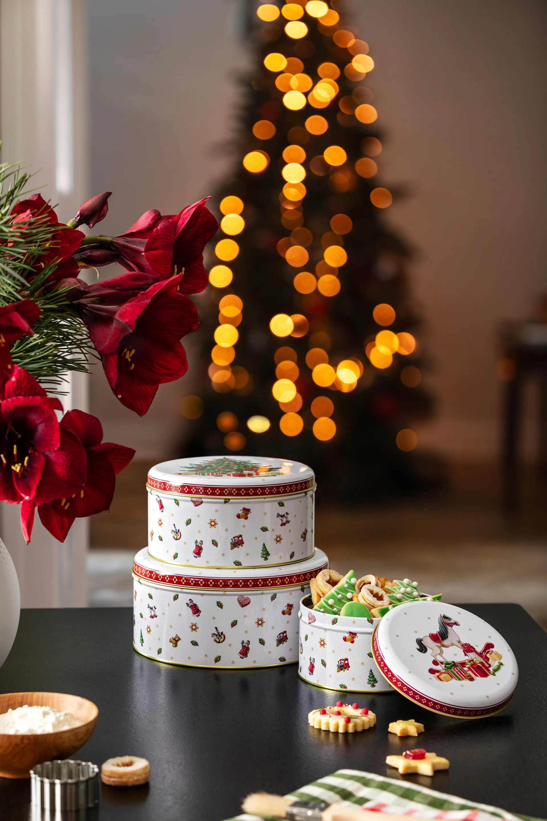Winter Collage Accessories cookie tin 3-pack, White Villeroy & Boch