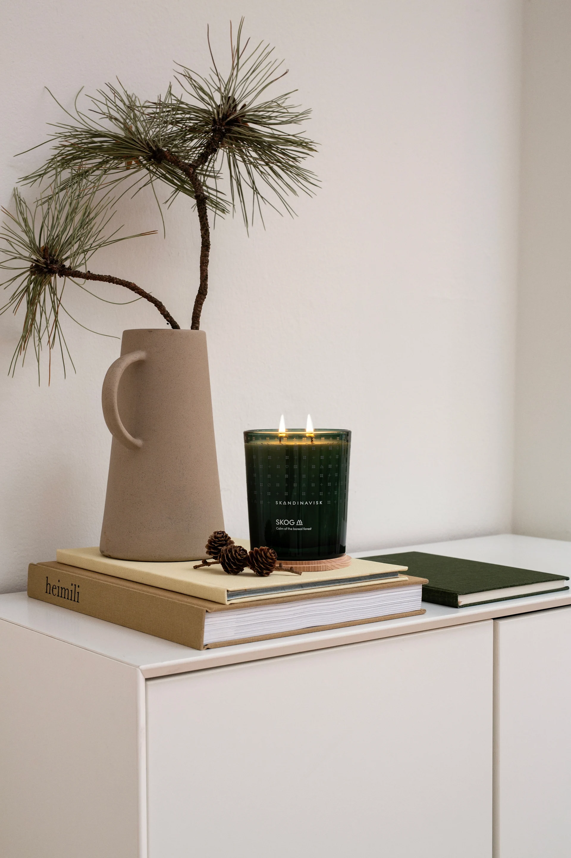 Scented diffusers and luxury hand soaps make perfect Christmas gift ideas. Here you see the Skandinavisk limited edition Snow candle.