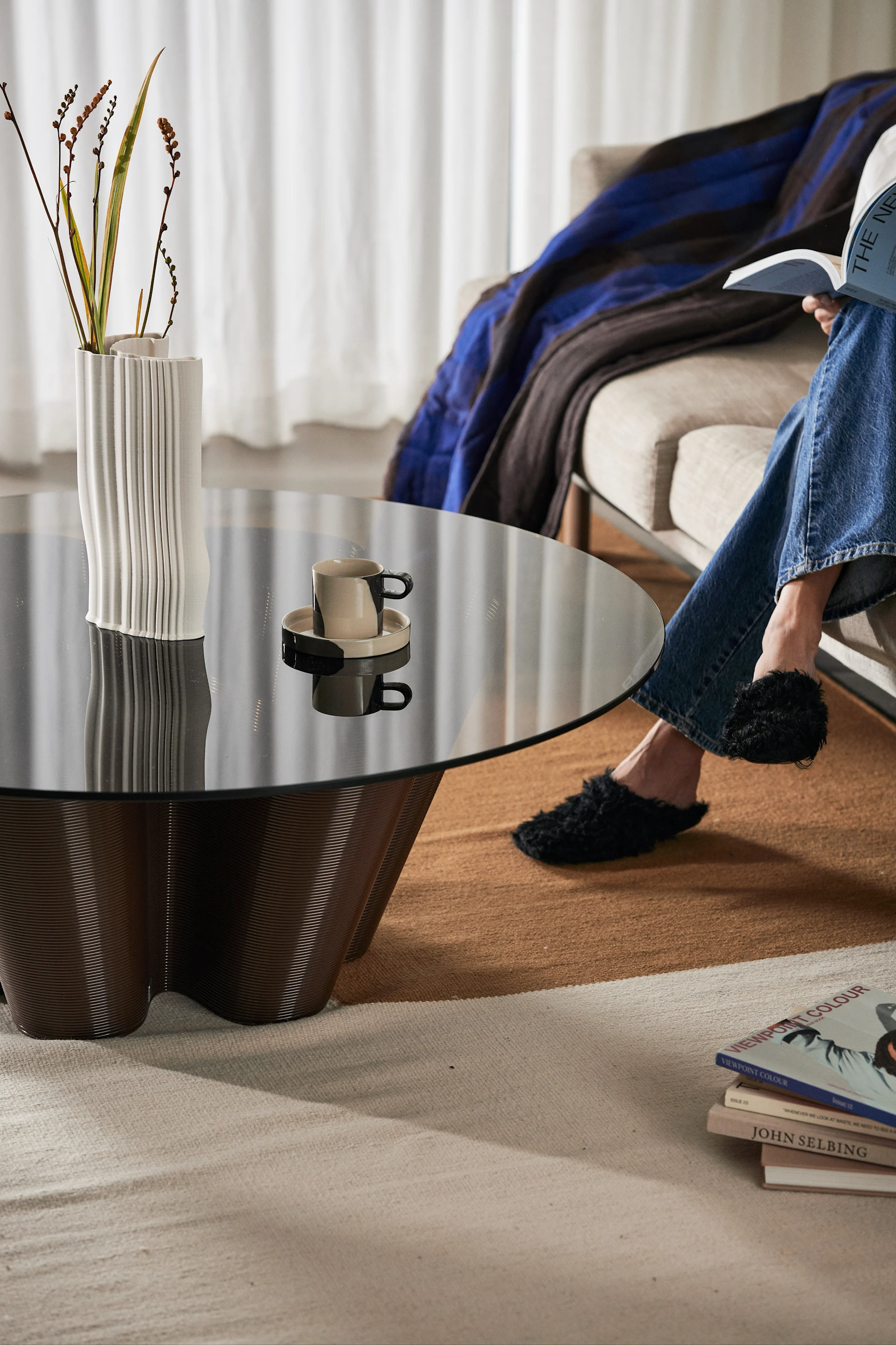 Here you see the round Anemone coffee table from Ekbacken Studios, creators of 3D printed furniture.